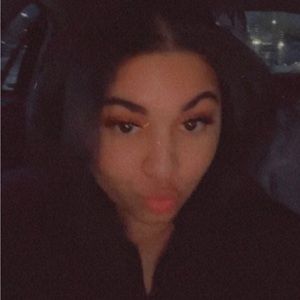 Meet your Posher, Alexis